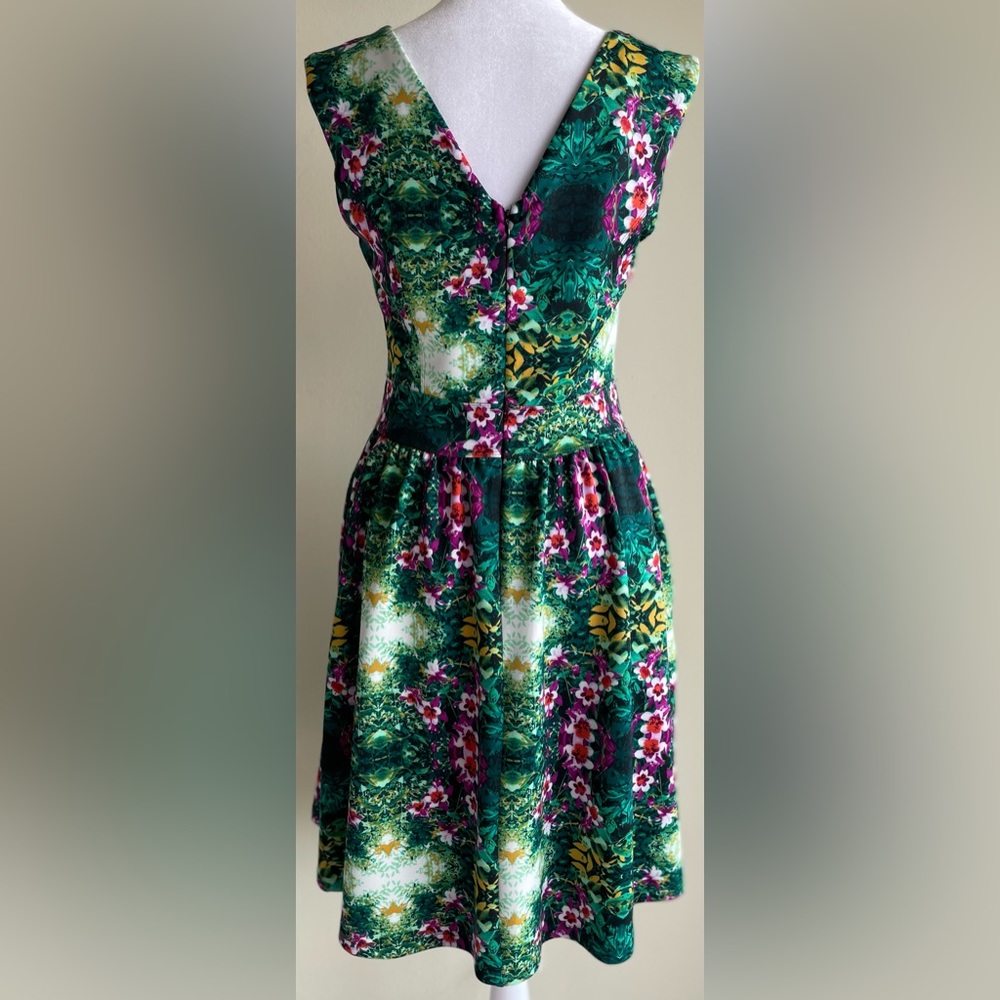 CYNTHIA ROWLEY SLEEVELESS FLORAL PRINT FIT N FLARE DRESS, GREEN, SZ 6 - Picture 9 of 12